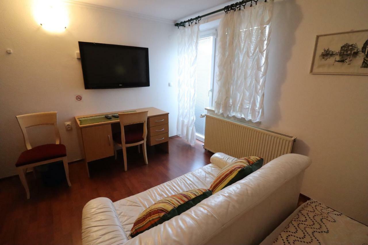 Pod Orehi Guest House Loče pri Poljčanah Exterior foto